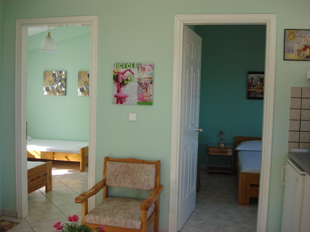 Villa Melina 1 Koinira Oda fotoğraf